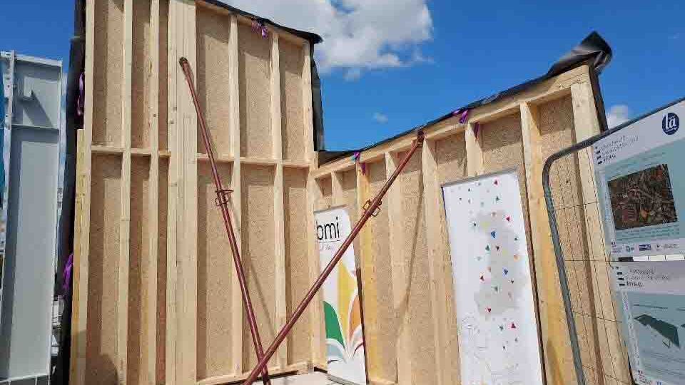 Golbey : pose du premier bois de la médiathèque </BR>