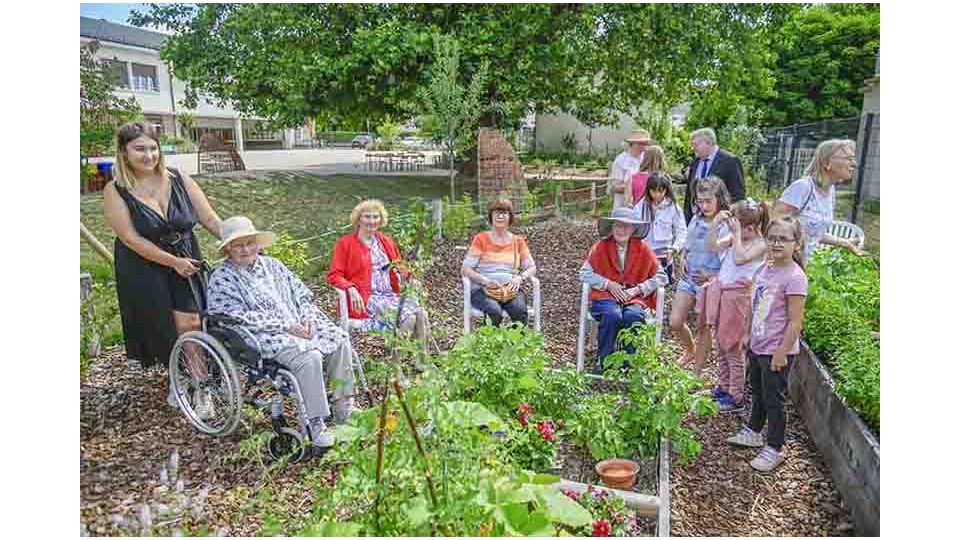 À Saint-Dié, l'école Gaston-Colnat accueille un jardin intergénérationnel </BR>