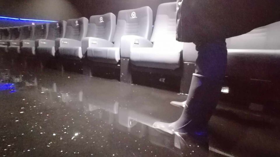 Remiremont : jusqu'à 60 cm d'eau zone commerciale de la Filature ! 