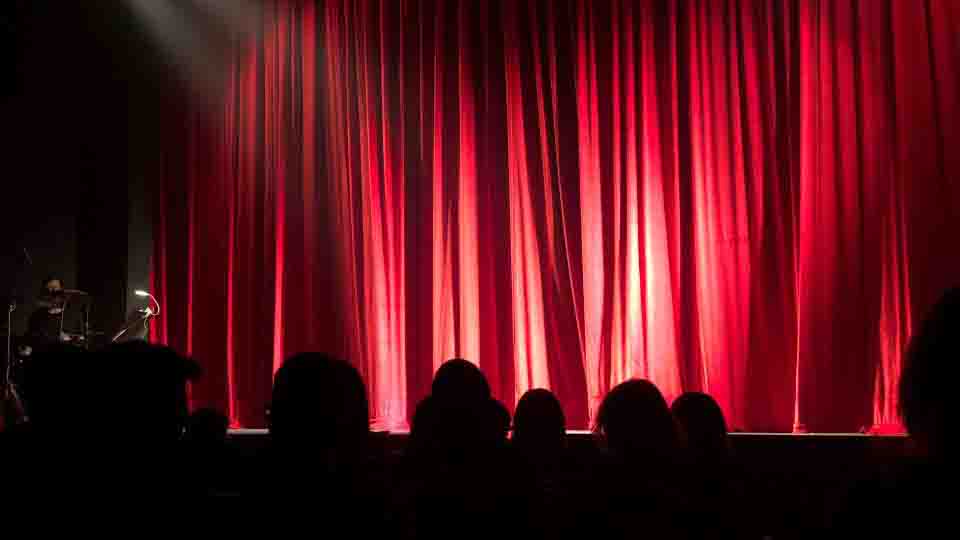 La MJC Savouret d'Epinal propose un dîner-spectacle avec Mademoiselle Serge le 17 février