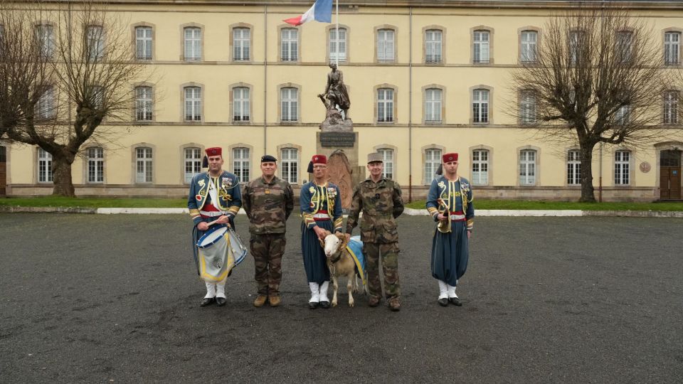 Visite du général commandant la zone Terre Nord Est au 1er Régiment de Tirailleurs d'Epinal
