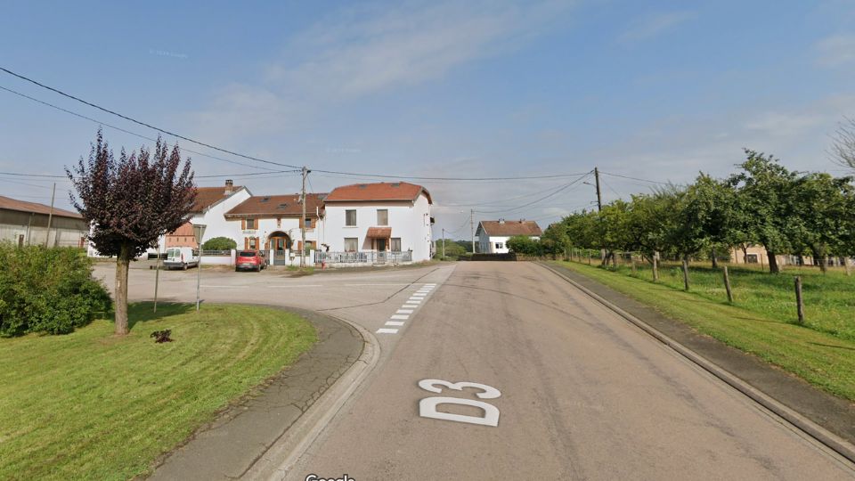 Escles : un automobiliste de 67 ans meurt après une collision avec un bus scolaire