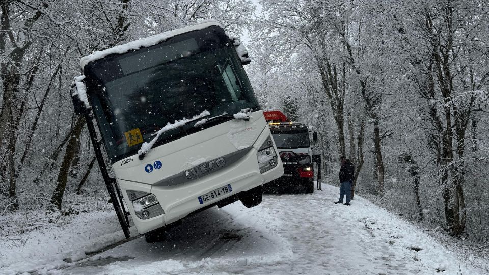 Dompaire : Un bus scolaire bloqué dans les bois, les élèves évacués en sécurité