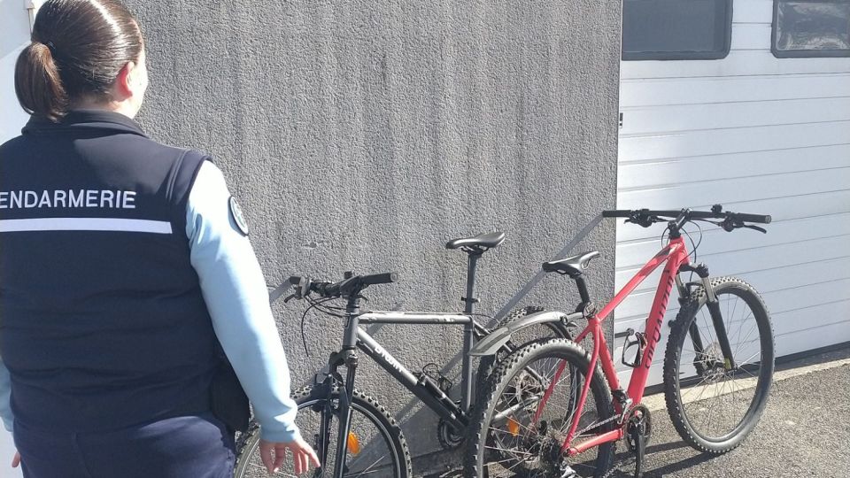 Vols de vélos et de caméras de recul : deux suspects identifiés à Thaon-les-Vosges et un vélo sans propriétaire