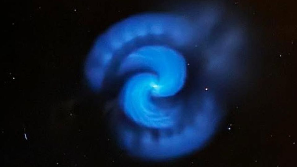 Une spirale lumineuse intrigue le ciel français : l'étonnante explication