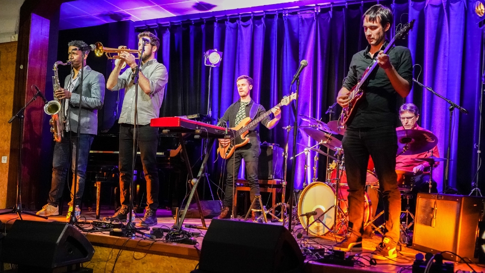 Le Café Jazz accueille le Alex Stuart Group pour une soirée inoubliable