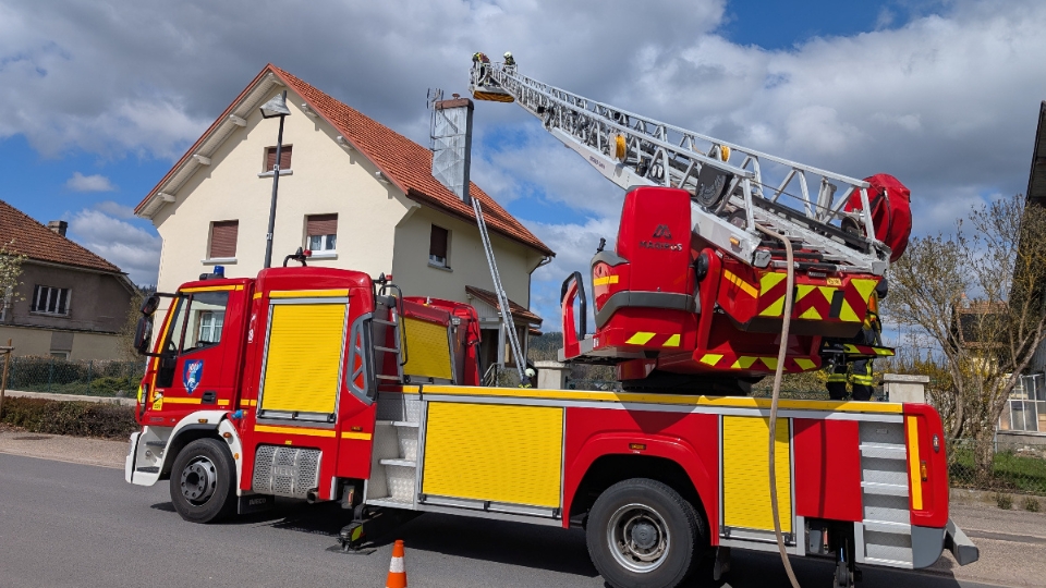Départ de feu dans un conduit de cheminée à Anould