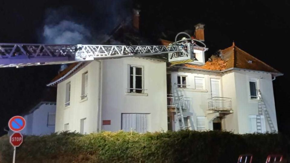 Saint-Dié-des-Vosges : une personne évacuée par le toit après l’incendie d’une maison